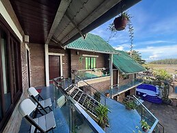 Sampan Resort