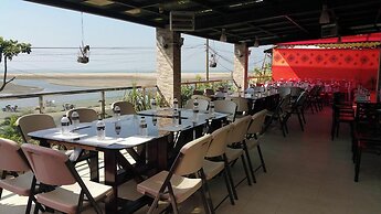 Sampan Resort