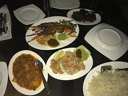 Sampan Resort