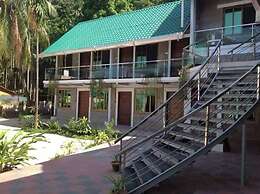 Sampan Resort