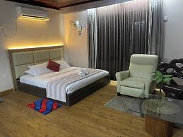 Sampan Resort