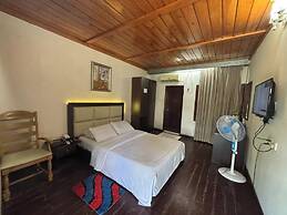 Sampan Resort