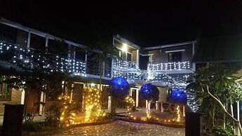 Sampan Resort