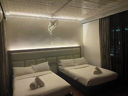 Sampan Resort