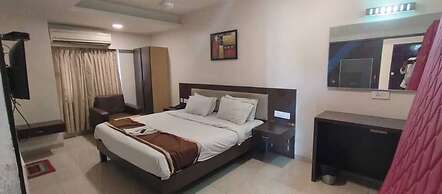 HOTEL LEELA GRAND INN