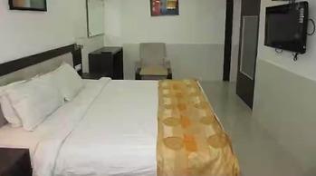 HOTEL LEELA GRAND INN