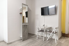 Elegant 3BR Apt Steps from Hauptbahnhof