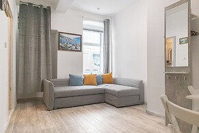 Elegant 3BR Apt Steps from Hauptbahnhof