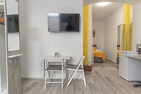 Elegant 3BR Apt Steps from Hauptbahnhof