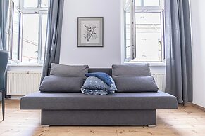 Spacious 5BR Apt Close to Augarten