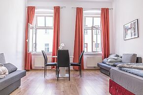 Spacious 5BR Apt Close to Augarten