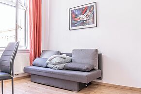 Spacious 5BR Apt Close to Augarten