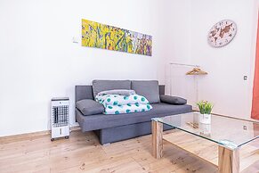 Spacious 5BR Apt Close to Augarten