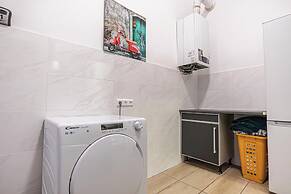 Spacious 5BR Apt Close to Augarten