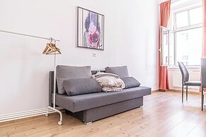 Spacious 5BR Apt Close to Augarten