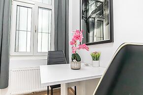 Spacious 5BR Apt Close to Augarten