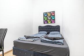 Spacious 5BR Apt Close to Augarten