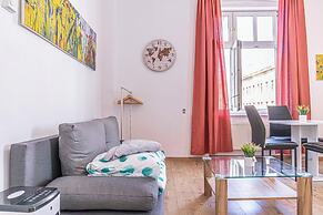 Spacious 5BR Apt Close to Augarten
