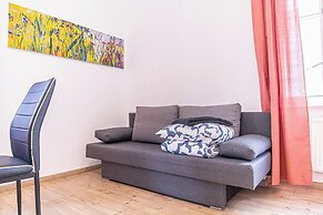 Spacious 5BR Apt Close to Augarten