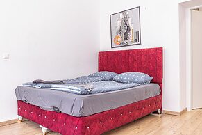 Spacious 5BR Apt Close to Augarten