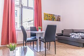 Spacious 5BR Apt Close to Augarten
