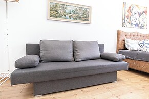 Spacious 5BR Apt Close to Augarten