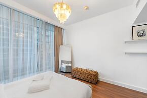 Chic 1BR Canal View at Waves Tower