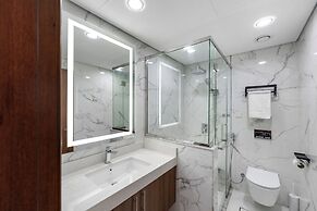 Chic 1BR Canal View at Waves Tower