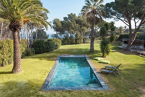 Elegant Villa Overlooking Gaou Bay