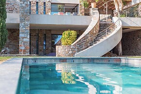 Elegant Villa Overlooking Gaou Bay