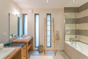 Elegant Villa Overlooking Gaou Bay