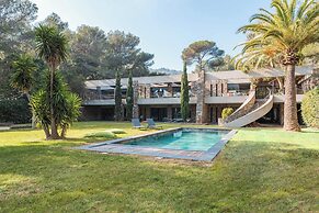 Elegant Villa Overlooking Gaou Bay
