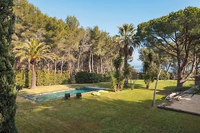 Elegant Villa Overlooking Gaou Bay