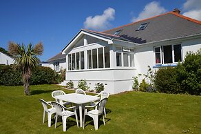 House - Sleeps 8, Close to Beach & Free Parking