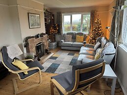 House - Sleeps 8, Close to Beach & Free Parking