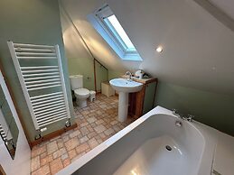 House - Sleeps 8, Close to Beach & Free Parking