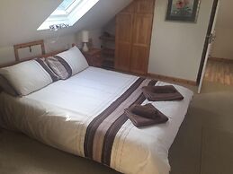 House - Sleeps 8, Close to Beach & Free Parking