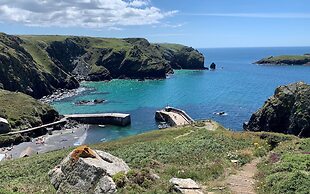 House - Sleeps 8, Close to Beach & Free Parking