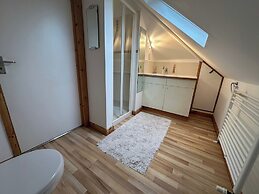 House - Sleeps 8, Close to Beach & Free Parking