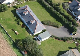 House - Sleeps 8, Close to Beach & Free Parking