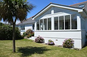 House - Sleeps 8, Close to Beach & Free Parking