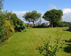 House - Sleeps 8, Close to Beach & Free Parking
