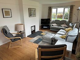 House - Sleeps 8, Close to Beach & Free Parking