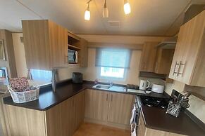 2 Bed Caravan-sleeps 6-pet Friendly