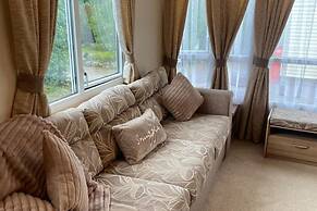 2 Bed Caravan-sleeps 6-pet Friendly