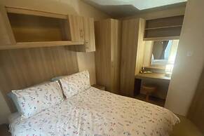 2 Bed Caravan-sleeps 6-pet Friendly