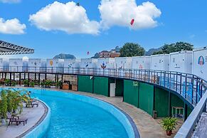Pool Party Hotel