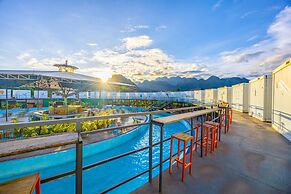 Pool Party Hotel
