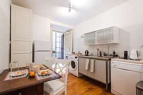 Modern Flat in Historic Rome Center