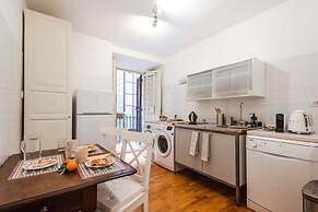 Modern Flat in Historic Rome Center